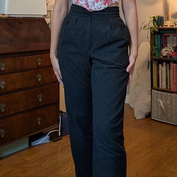 URBAN Outfitters Pleated Front High Wasted Charcoal Grey Trouser Pants Womens 4 - Picture 2 of 13
